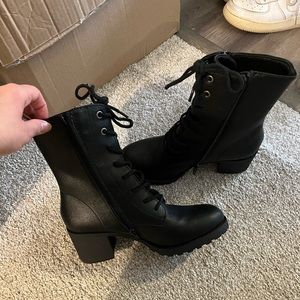 Black heeled boots